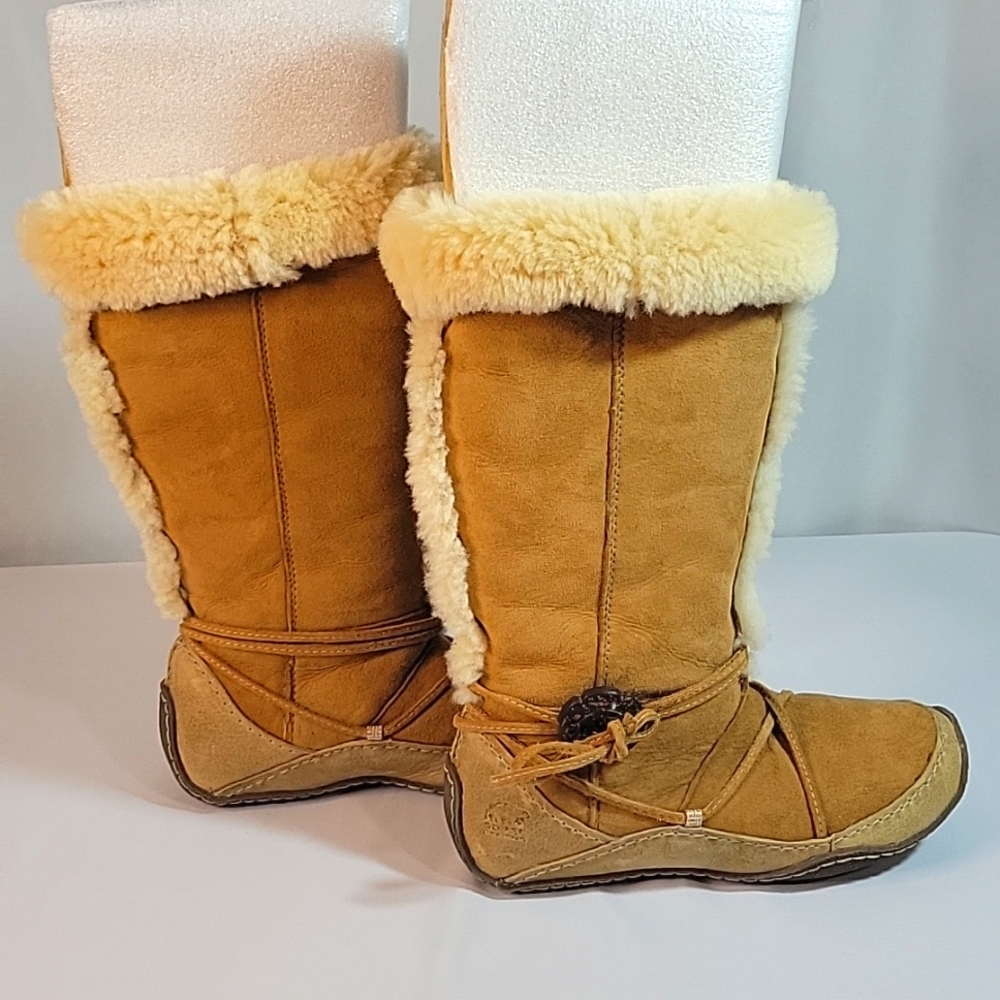 Sorel Tan Winter Boots with Cream Fur - Picture 12 of 12